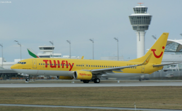 D-AHFX (30416) 2001 Boeing 737-8K5(WL)