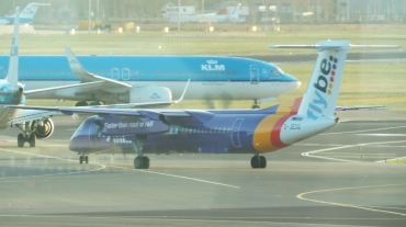 G-JECG (4098) 2004 Bombardier Dash 8-Q402