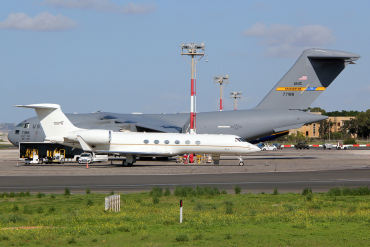 01-0076 (645) 2001 Gulfstream Aerospace C-37A