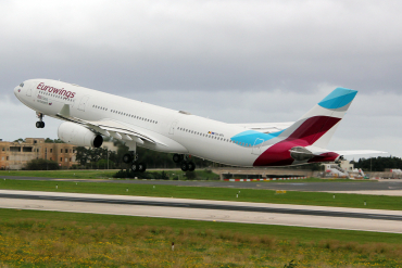 OO-SFL (579) 2004 Airbus A330-343