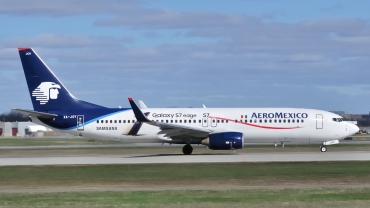 XA-JOY, (cn 35121), Boeing 737-852