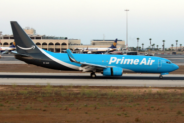 EI-AZC (30877) 2001 Boeing 737-86J(SF)(WL)