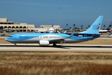 LY-TUI (33974) 2004 Boeing 737-85P(WL)