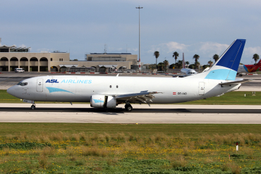 OE-IAD (29203) 1998 Boeing 737-4M0(SF)