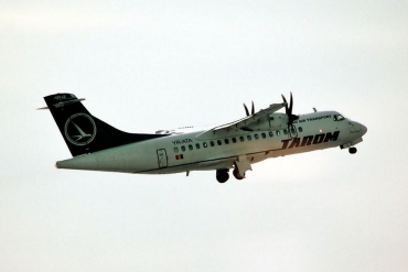 YR-ATA (566) 1997 ATR-42-500