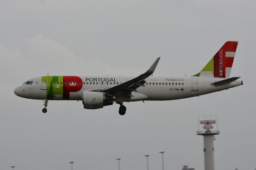 CS-TMW (1667) 2001 Airbus A320-214(WL)