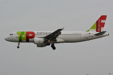 CS-TNM (1799) 2002 Airbus A320-214