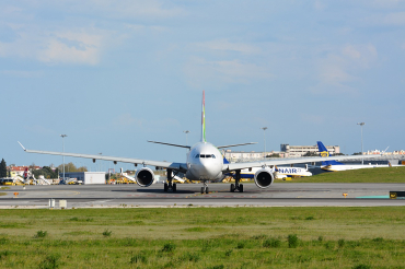 CS-TOM (899) 2008 Airbus A330-202