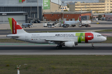 CS-TNL (1231) 2000 Airbus A320-214