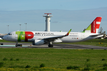 CS-TNQ (3769) 2009 Airbus A320-214(WL)