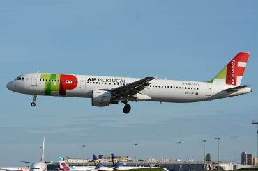 CS-TJF (1399) 2000 Airbus A321-211