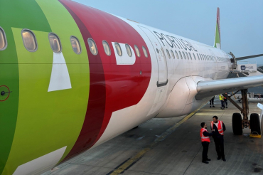 CS-TJH (2270) 2004 Airbus A321-211
