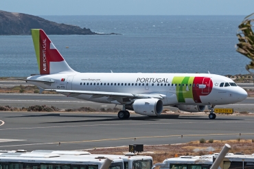 CS-TTI (933) 1998 Airbus A319-111