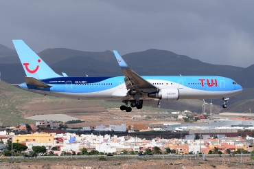 G-OBYF (28208) 1998 Boeing 767-304 ER WL