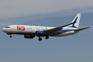 D4-CBY (30675) 2001 Boeing 737-83N(WL)