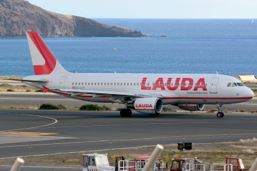 OE-LOA (3147) 2007 Airbus A320-214