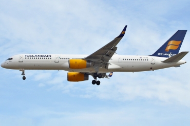 TF-FIC (30735) 2000 Boeing 757-23N(WL)