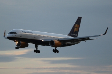 TF-FIU (26243) 1992 Boeing 757-208(WL)