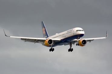 TF-FIP (30423) 2000 Boeing 757-208(WL)
