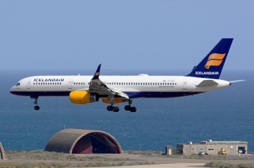 TF-ISS (27447) 1996 Boeing 757-223(WL)
