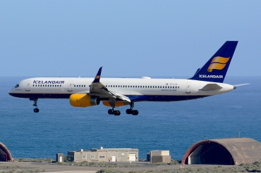 TF-LLX (29311) 2000 Boeing 757-256(WL)