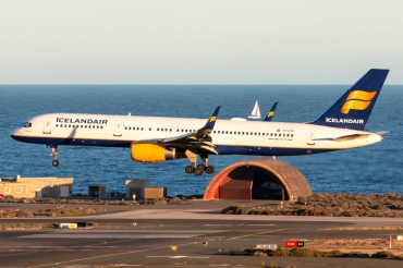 TF-FIP (30423) 2000 Boeing 757-208(WL)