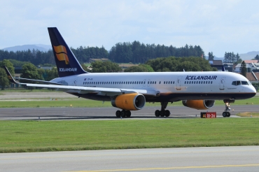 TF-FII (24760) 1990 Boeing 757-208(WL)