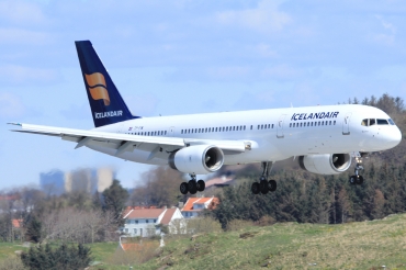 TF-FIW (24838) 1990 Boeing 757-27B