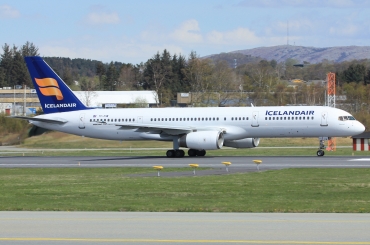 TF-FIW (24838) 1990 Boeing 757-27B