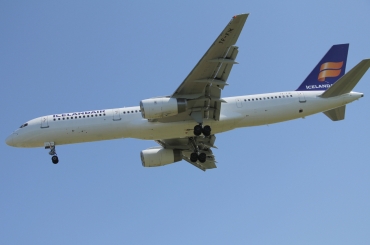 TF-FIK (26151) 1992 Boeing 757-2Y0