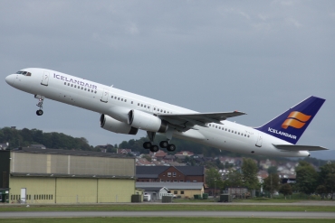 TF-LLX (29311) 2000 Boeing 757-256