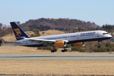 TF-FIP (30423) 2000 Boeing 757-208(WL)