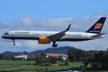 TF-FII (24760) 1990 Boeing 757-208(WL)