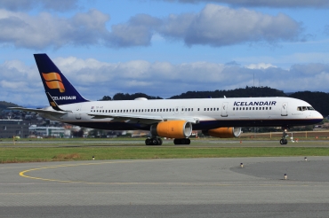 TF-FII (24760) 1990 Boeing 757-208(WL)