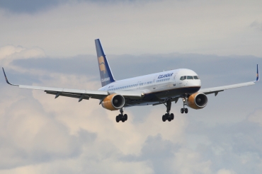 TF-FIP (30423) 2000 Boeing 757-208(WL)