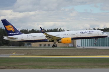 TF-FII (24760) 1990 Boeing 757-208(WL)