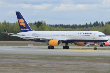 TF-FII (24760) 1990 Boeing 757-208(WL)