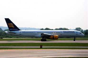 TF-FIK (26151) 1992 Boeing 757-2Y0