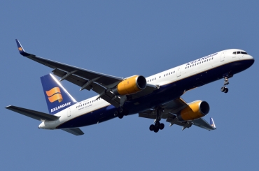 TF-ISK (24606) 1991 Boeing 757-223(WL)