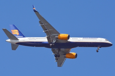 TF-ISZ (24600) 1991 Boeing 757-223(WL)