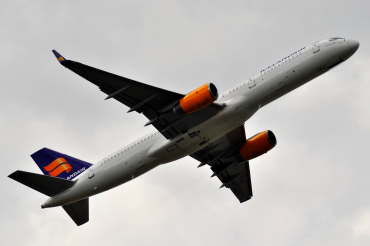 TF-LLX (29311) 2000 Boeing 757-256(WL)