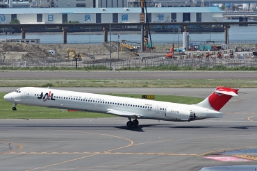 JA8020 (53360) McDonnell Douglas MD-90-30
