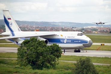 RA-82042 (9773054055093) 1991 Antonov An-124-100
