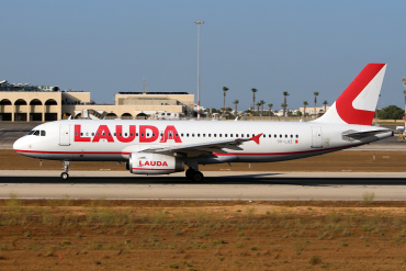 9H-LOZ · Airbus A320-232 · MLA / LMML