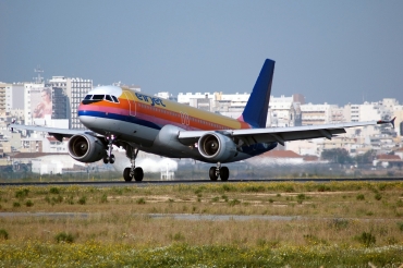 EI-DKG, (cn 1390), Airbus A320-214