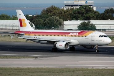 EC-HUL (1347) 2000 Airbus A320-214
