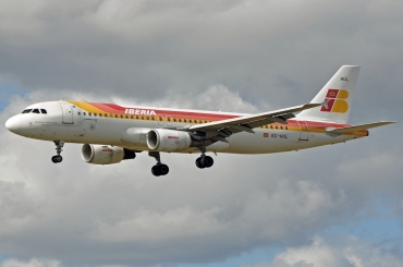 EC-HUL (1347) 2000 Airbus A320-214