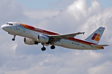 EC-KHJ (2347) 2004 Airbus A320-214