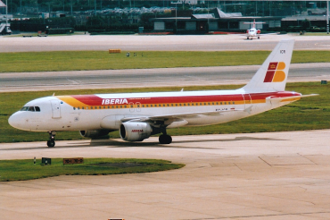 EC-ICR (240) 1991 Airbus A320-211