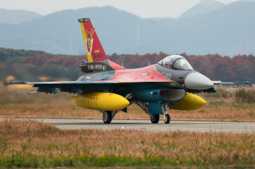 33-8523 (1023) 2002 Mitsubishi F-2A